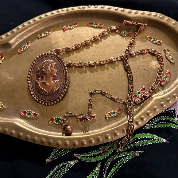 VTG Copper Tone Metal Cameo Necklace with optional brooch clasp. Unbranded. - Picture 1 of 8